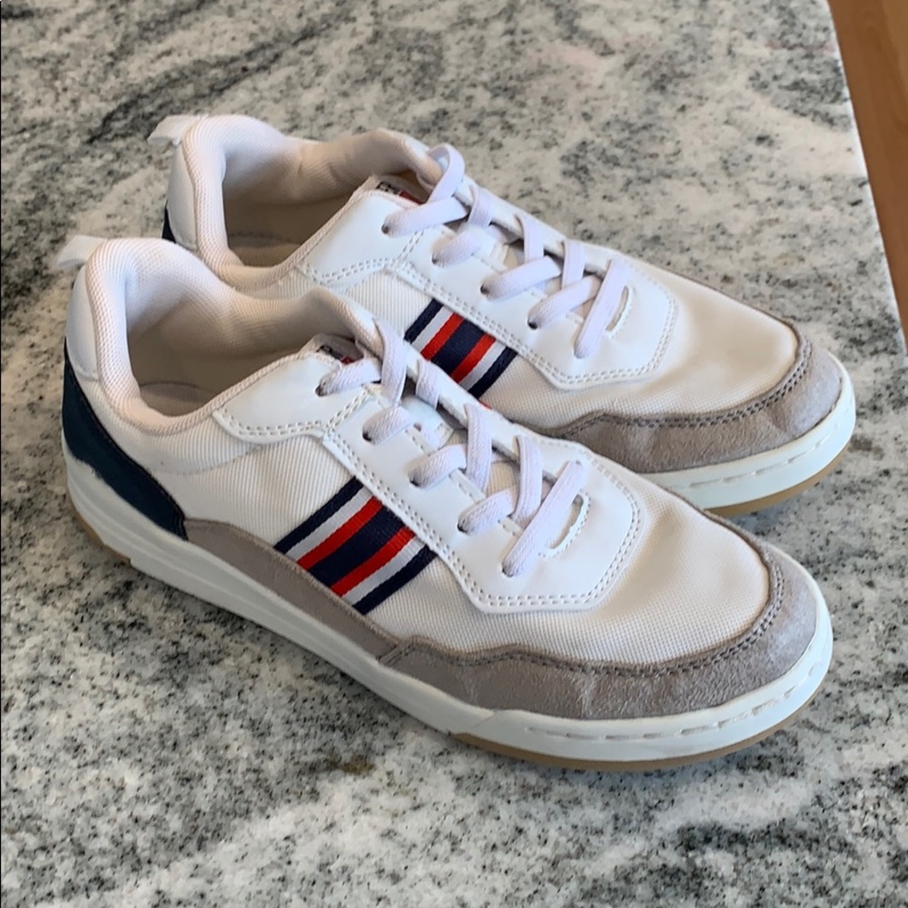H&M boys shoes size 4.5. Worn only twice - cute!